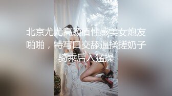 背带裤女神级气质外围美女服务好一点给你加钱，摸着奶子舌吻美女很享受，先插个嘴扣穴美女来感觉，抬腿侧入水声哗哗