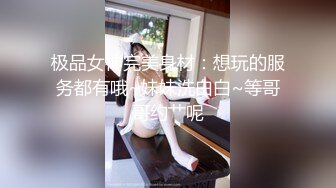 韵味阿姨带着女儿一起上厕所，阿姨还来着姨妈 嘘嘘的尿液流淌着姨妈血