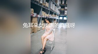 家庭监控器就对着新婚夫妇的床，被破解后录到的画面过于劲爆，女主人真漂亮