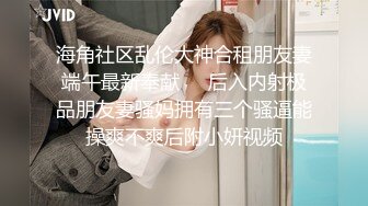 满背纹身新人小妹！性感蜜桃臀假屌深插，无毛骚穴振动棒伺候