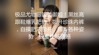 极品小少妇露脸风骚性感无毛白虎小嫩逼，躺床上揉奶玩逼给大哥深喉大鸡巴，新买的道具抽插浪叫呻吟高潮不断[