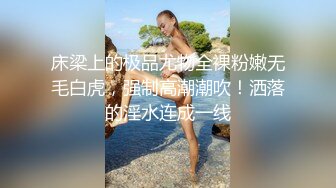 【新片速遞】  大肚腩胖哥双飞年轻漂亮00后姐妹花,其中一妹子真像迪丽热巴,年纪轻轻花样却很多