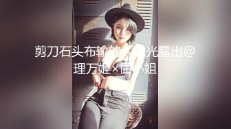 新人小姐姐下海！苗条身材贫乳！跪在椅子多毛骚逼，光滑美臀摇摆，掰开小穴特写