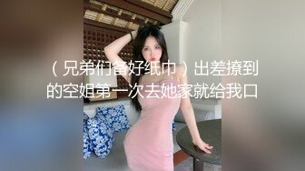  大奶妹子 据说是上次军训跳漏奶舞的西北民族大学的女生妹 这次在酒吧又火了 难道是露出癖吗