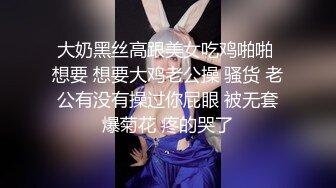 【新片速遞】 吊钟大奶风骚女友的无限诱惑，跟狼友互动撩骚听指挥，自己吃骚奶子撅着屁股看逼逼，自己抠穴浪叫呻吟好骚啊