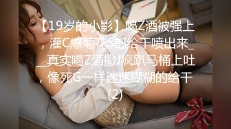 性感妩媚牛仔短裤浪女和长发披肩极品人妖暧昧亲热扣穴69相互舔JJ粗长屌插入暴力插菊花