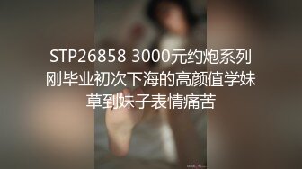 男友玩着手机小骚逼自己坐上来