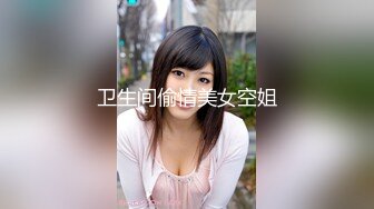 超棒女神丰乳肥臀有点妖艳，翘起屁股特写电臀，一线天极品馒头穴