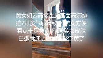 穿着连体黑皮衣上门服务的98年气质漂亮援交美女,进屋就被按在墙上拉开逼逼处拉链直接开干,边干边扒衣服!