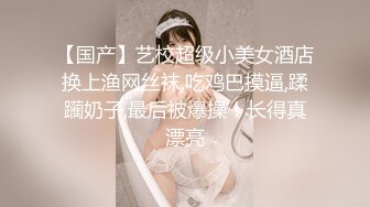 -脱光伴娘，新郎新娘表演啪啪口交，摸新娘咪咪