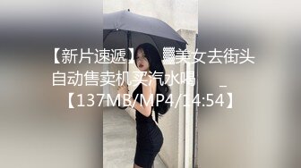 苗条身材妹子【小表妹】和炮友双人啪啪，开裆黑丝上位骑乘抠逼猛操，很是诱惑喜欢不要错过