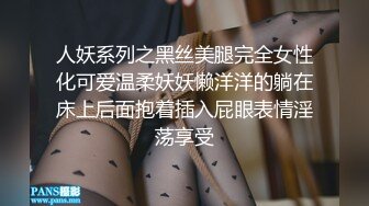 【新片速遞】  眼镜美女老湿 来到教学楼楼道露出紫薇 外面孩子们吵闹声不停 这里淫水声哗哗