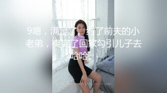 【新速片遞】 商场女厕全景偷拍黑丝短裙美女❤️肥臀嫩逼一条缝