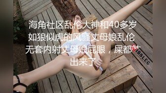 【新片速遞 】  专业红衣妹子视角，退下黑丝和内裤，掰穴露出黑鲍鱼，沙发床上操逼