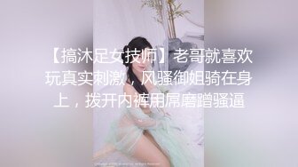  白皙美乳马尾辫少妇居家夫妻直播啪啪，跪在床上深喉交，骑乘上下套弄晃动大奶子