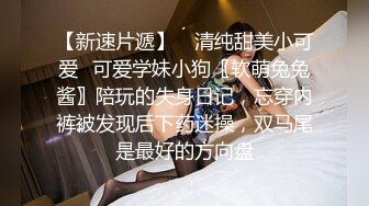 真正的良家少妇在家收拾屋子被渣男老公一路尾随拍摄直播给狼友看，漏出奶子掰开逼逼看特写，后入大屁股好骚