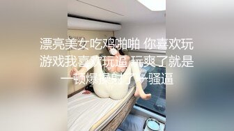    文静乖巧顶级美妞，自带情趣女仆装，侧躺着大屌插嘴，开档黑丝张开双腿爆插，扶着细腰站立后入