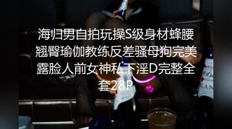 00后嫩妹脱光光贫乳翘起屁股看穴，给炮友带上套子插入