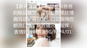 《绿帽淫妻㊙️极品骚婊》让老婆穿好黑丝给单男试试威力，看著老婆一阵阵高潮，绿帽男友边撸管边看黑丝女友被单男操到高潮 (2)