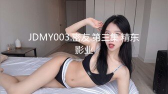 美女大学生宿舍内发骚，脱光衣服自摸自慰骚穴