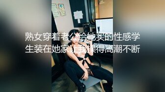 战后温存，女友在梳妆台边化妆，却被男友无情手持镜头拍摄，鸡巴后入蹭屁股