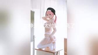  混血大眼小美女红色条纹西装故作成熟的打扮真是让人欲罢不能