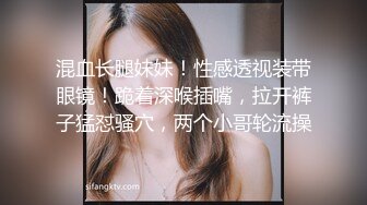 ⚫️⚫️推特顶级绿帽癖大奶露出骚妻AAlifeAA1无底线淫乱②，约炮单男3P，户外儿子面前露出，老农面前直接给看三点