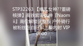 ：黑丝女仆两个年轻的小骚妹让两小哥床上玩弄，大姨妈都来了还骚呢，道具摩擦激情爆草，给大哥套着包皮吹鸡巴