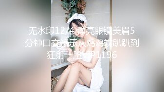 现在的女生都喜欢自拍自己裸体 女同桌手机也发现一段她脱光衣服的自拍视频 好像对自己身体很满意