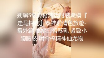   漂亮纹身妹用手扒开黑丝露出鲍鱼