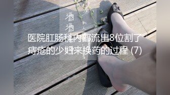 墨镜老哥约00后萌妹开操激情3P摄影小哥  年龄不大挺会玩  足交调情正入抽插揉奶子  后入抽插前面口交