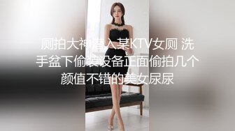  无毛肥逼妹子黑色网袜假屌自慰啪啪，抬起双腿猛操上位骑乘，没几下就射了内射美穴