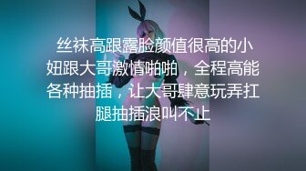 大学生背包客情侣突然性起在景区的残疾人专用公厕里对着镜子啪啪