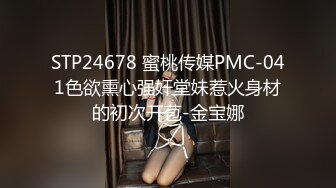 难得超粉美穴网红美女，今天炮友不在独秀，拨开内裤掰穴，无毛小穴嫩的出水