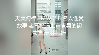 豹纹内衣双女玩女同情趣内裤网袜舌吻互舔，滴蜡再给炮友口交舔菊，近距离特写女女舔逼非常诱人