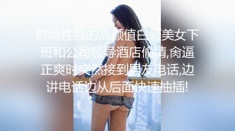  长相甜美哪吒头萝莉萌妹假屌自慰，全裸揉捏奶子掰穴特写，假屌摩擦进进出出抽插