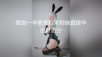   带着眼镜的小少妇跟小哥镜头前激情啪啪，深喉大鸡巴揉奶玩逼掰开骚穴给狼友看