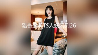 黑白3P 巨屌都无法满足这对美女们