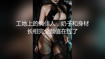 巨屌干美臀肥穴，性感美腿女郎，扒开内裤，自己扶屌往逼里塞，上下套弄，大屌撑爆小穴，射在逼上