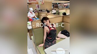 潜入某写字楼女厕全景偷拍女白领上厕所 被妹子发现了在门口打电话叫人 (4)