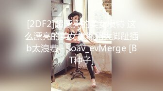 KTV女厕偷拍 高跟长发美女的小嫩B 一边抽烟一边尿尿