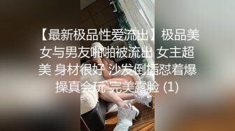 复式别墅楼梯上大战黄发妹子，双飞大战