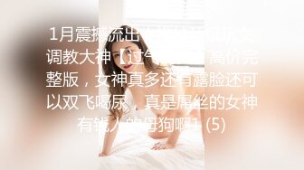 门缝偷窥嫂子洗香香