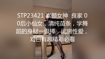 逼毛很浓的年轻小骚妹激情大秀直播，黑丝情趣全裸嗨皮听狼友指挥，揉奶玩逼展示美脚，掰开骚逼看特写好刺激