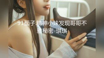 【新片速遞】 商场女厕全景近距离偷拍❤️长发美女的干净小嫩B