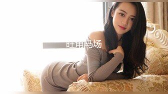   再战淫骚良家G奶巨乳妹，经典3P激情大战，悠闲看手机妹子主动骑坐，好友加入前后夹击爆插