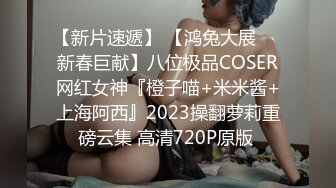 抚摸小母狗的屁股