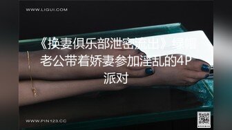 骚货女友坐在我上面不断地动