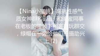  漂亮大奶美眉 身材不错 在沙发上被眼镜男友无套输出 不能内射 只能拔枪射肚子上