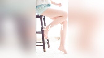 2男1女不知三人什么关系主题情趣酒店开房3P丰满大奶妹服务相当到位还给毒龙放到架子上肏的嗷嗷叫听对白不像是找的小姐